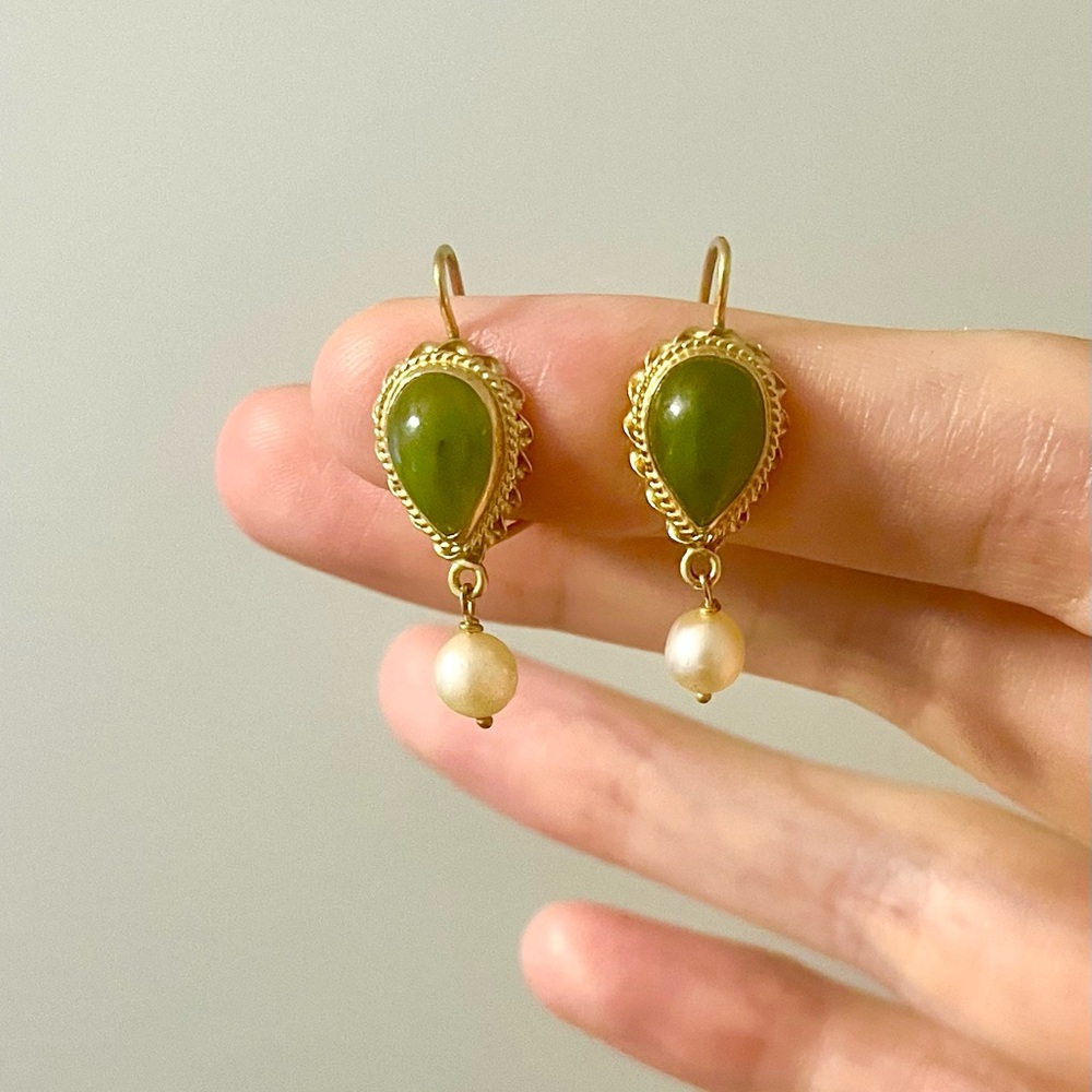 Vintage 14kt Gold Nephrite Jade Pearl Drop Earrings